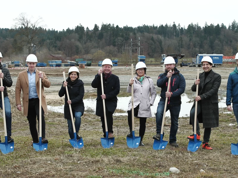 Spatenstich neue Laserwelt